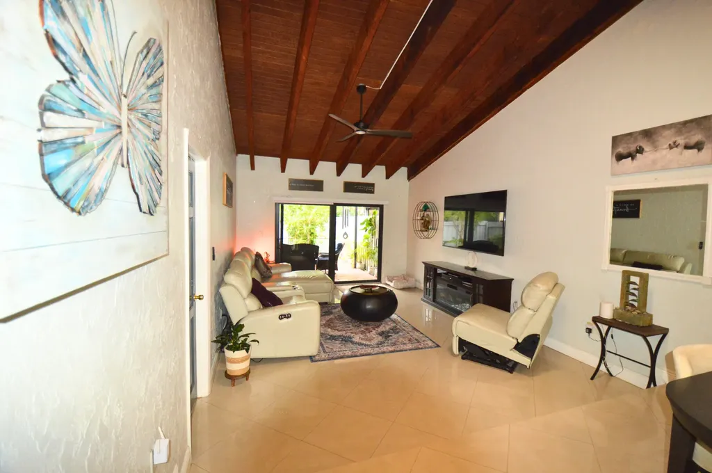 2280 Poinsetta Court Pembroke Pines FL 33026