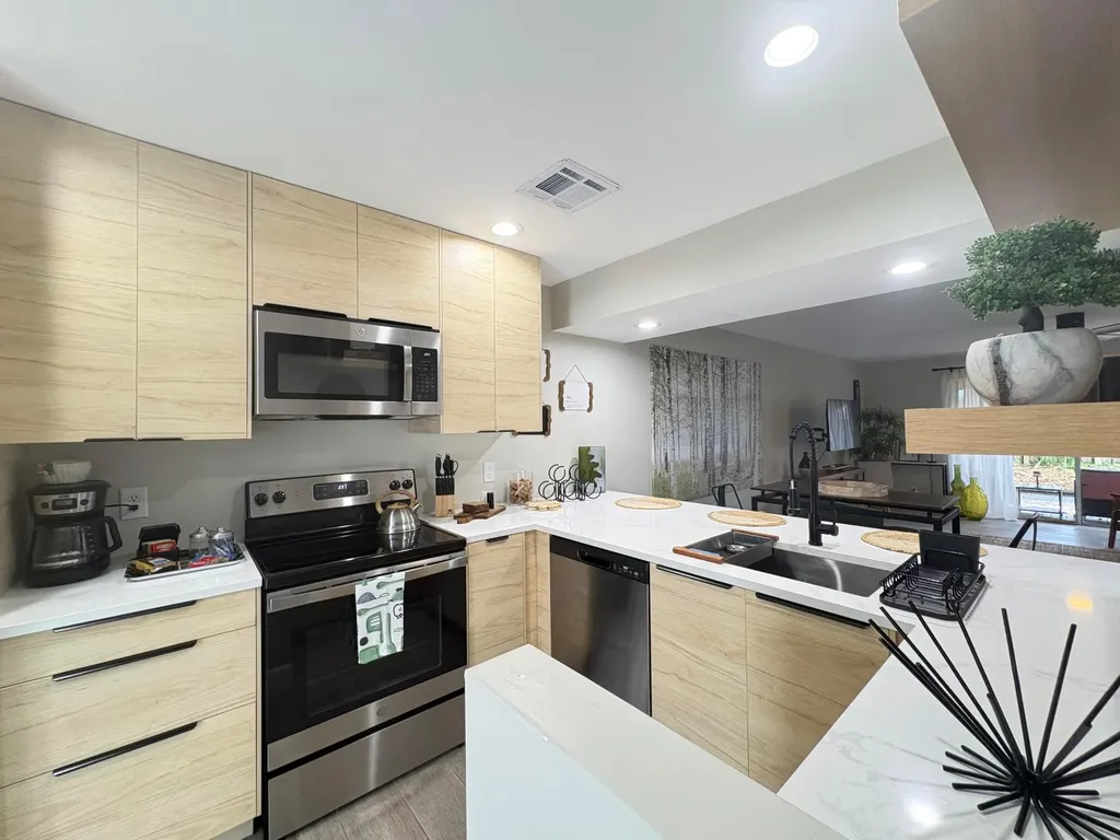690 SE 23rd Avenue Pompano Beach FL 33062