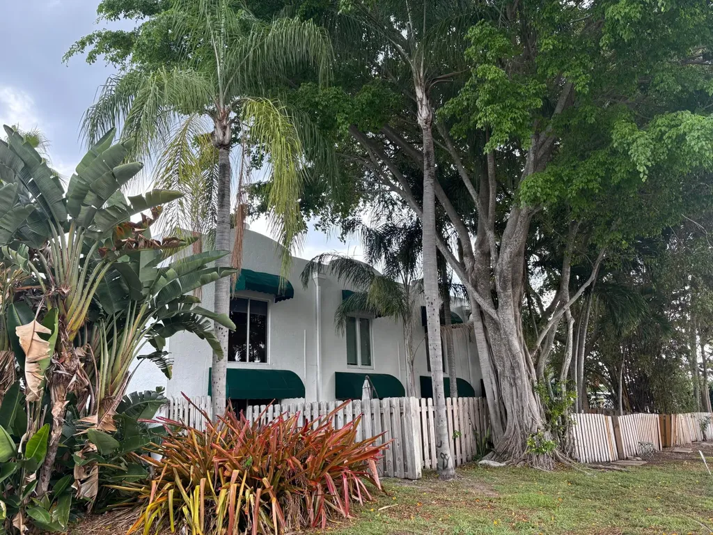 690 SE 23rd Avenue Pompano Beach FL 33062