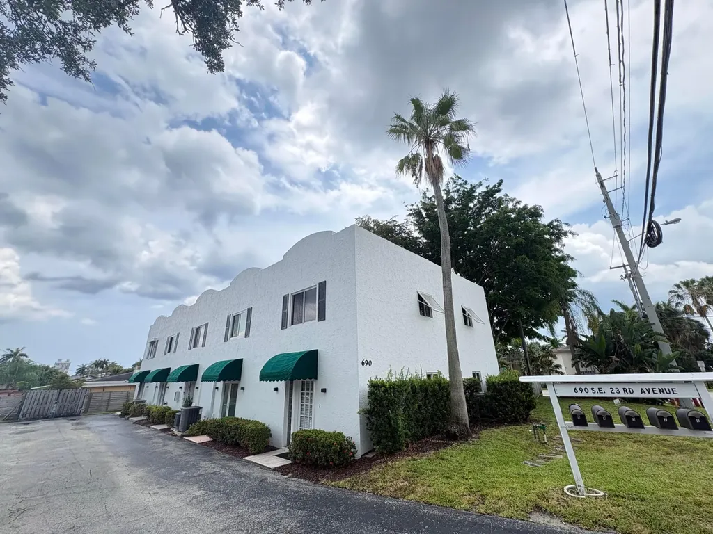 690 SE 23rd Avenue Pompano Beach FL 33062