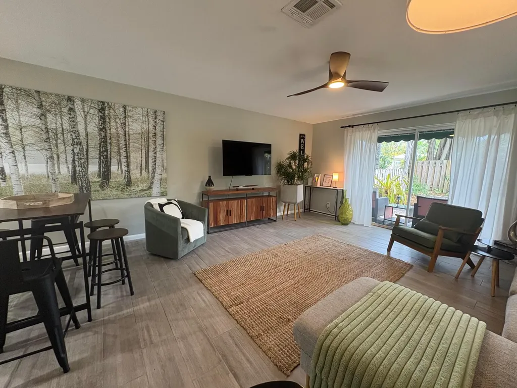 690 SE 23rd Avenue Pompano Beach FL 33062