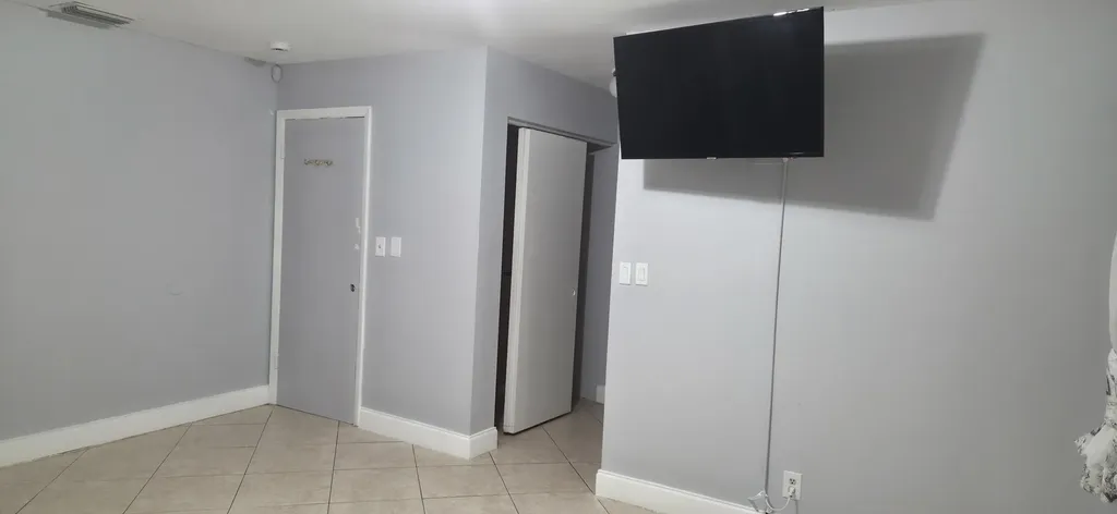 2086 SW 71st Way Davie FL 33317