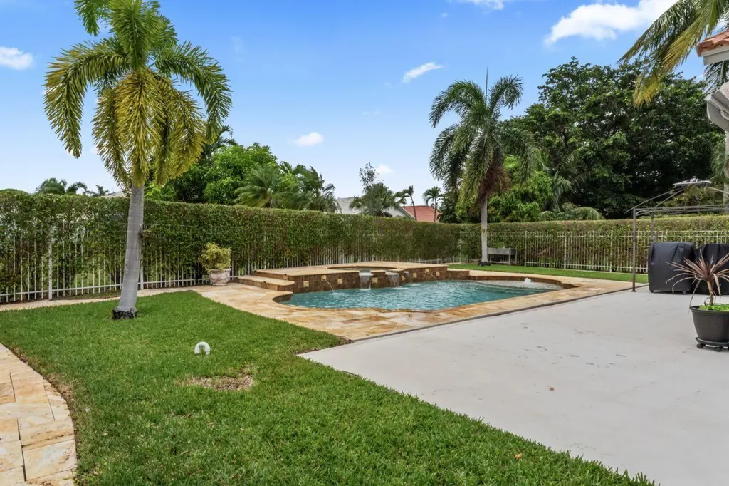2538 Egret Lake Drive Greenacres FL 33413