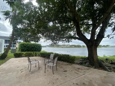 68 Stratford E West Palm Beach FL 33417