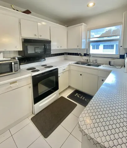 68 Stratford E West Palm Beach FL 33417