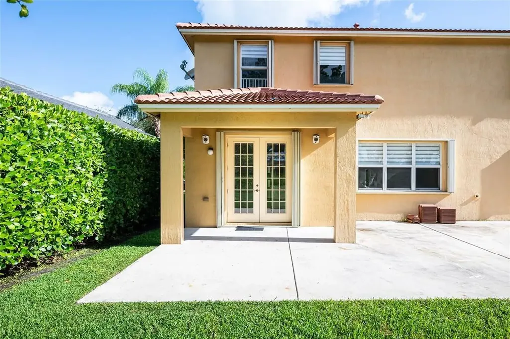 19364 S Whitewater Avenue Weston FL 33332