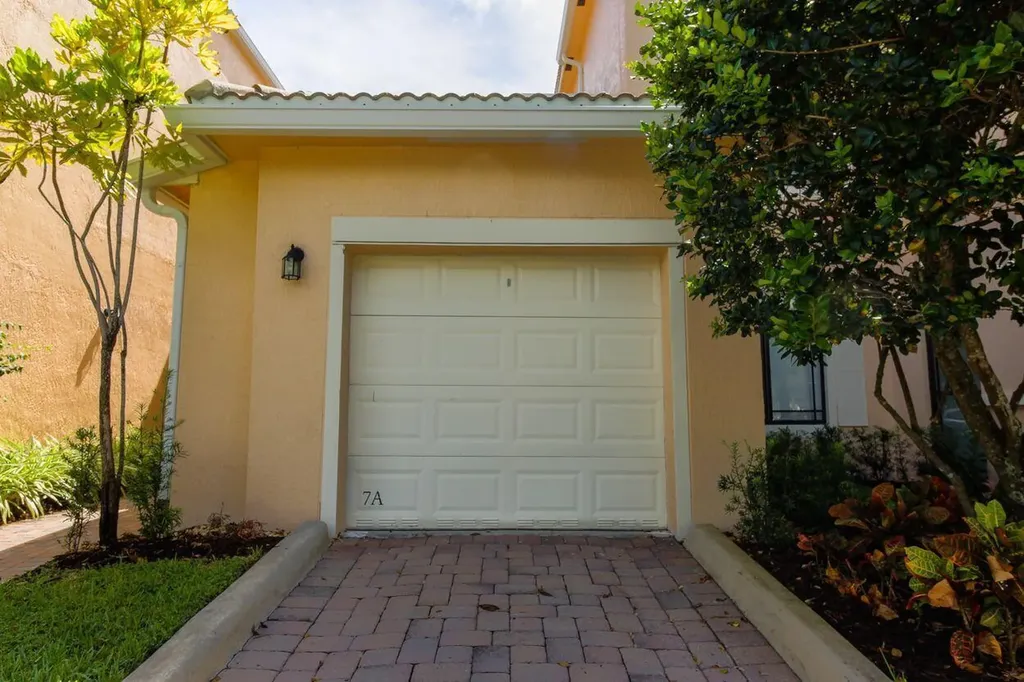 2807 Veronia Drive Palm Beach Gardens FL 33410