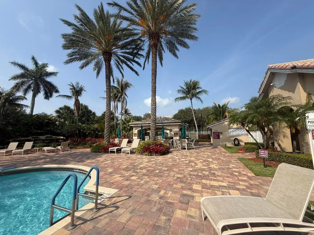 284 Village Boulevard Tequesta FL 33469