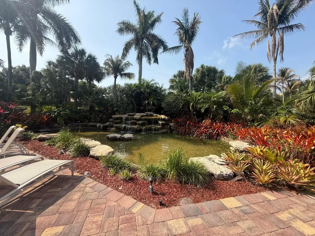284 Village Boulevard Tequesta FL 33469