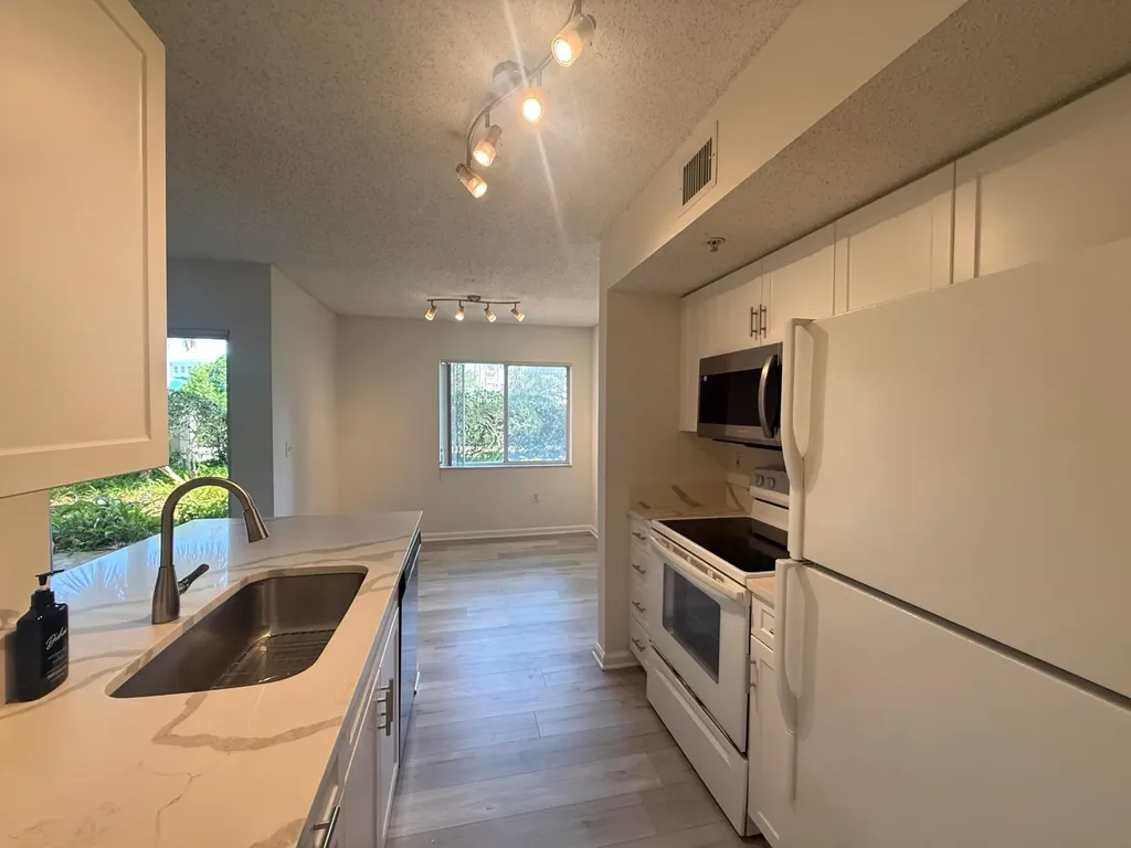 284 Village Boulevard Tequesta FL 33469