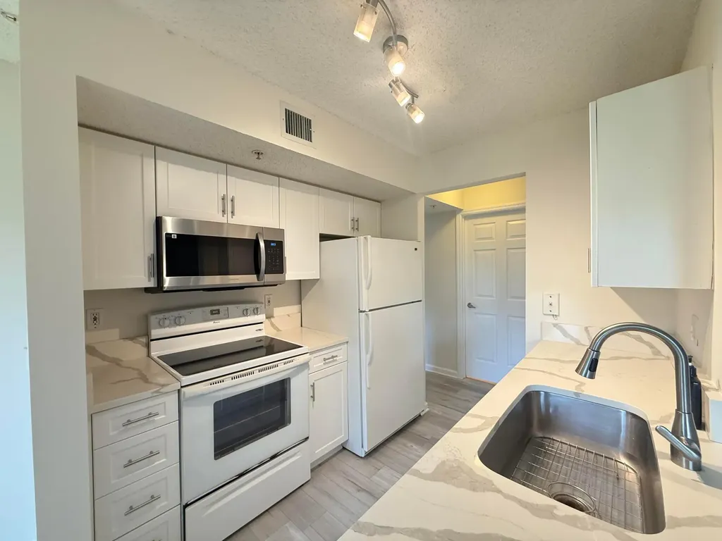 284 Village Boulevard Tequesta FL 33469