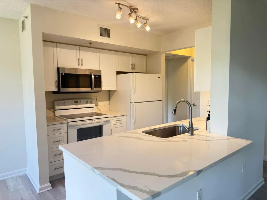 284 Village Boulevard Tequesta FL 33469