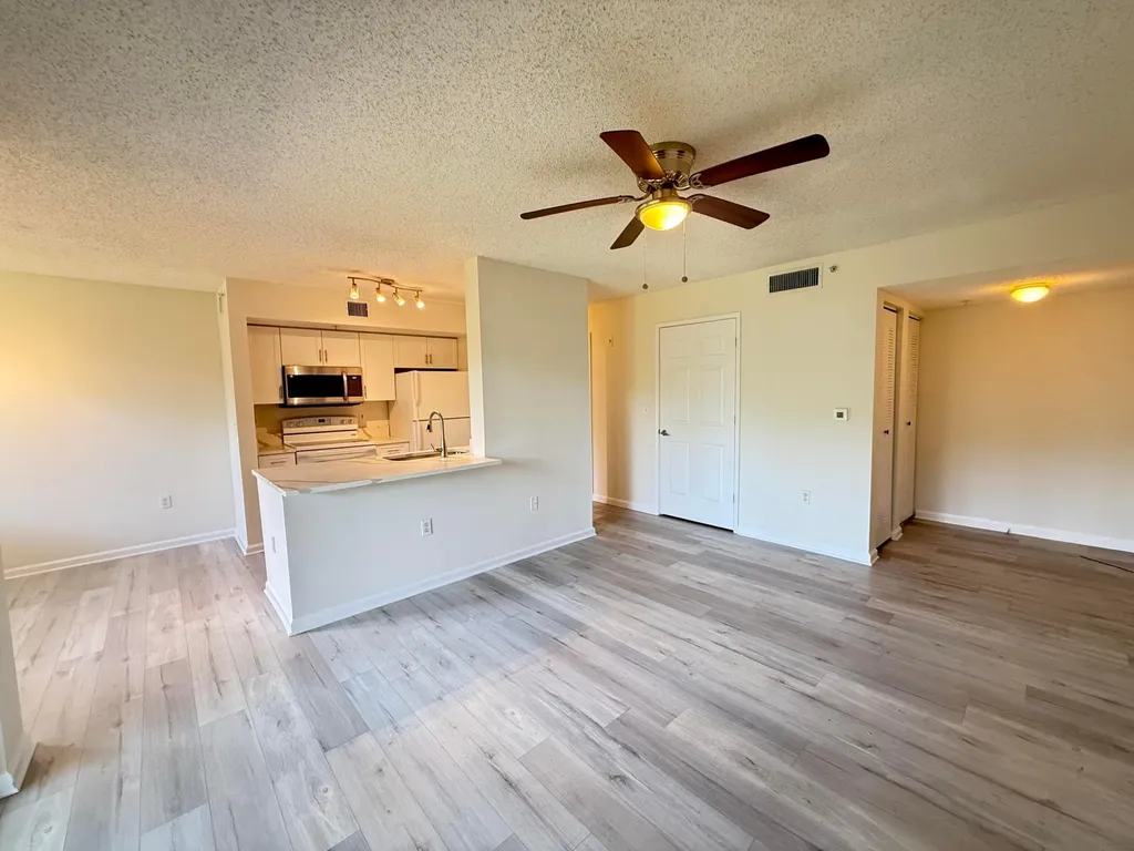 284 Village Boulevard Tequesta FL 33469