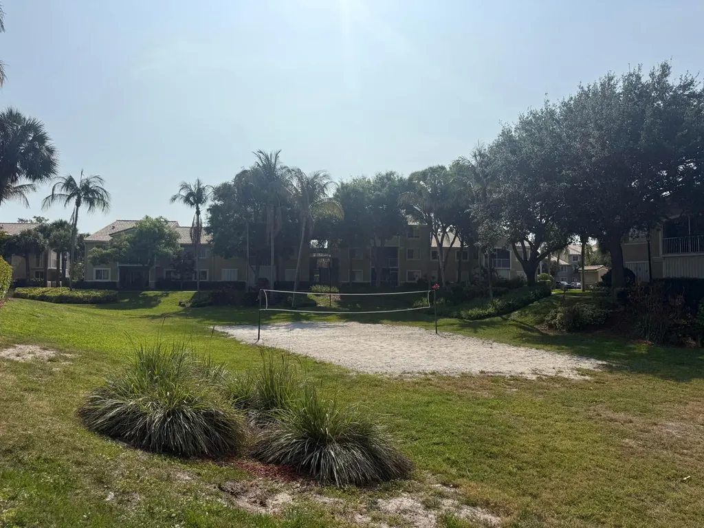 284 Village Boulevard Tequesta FL 33469
