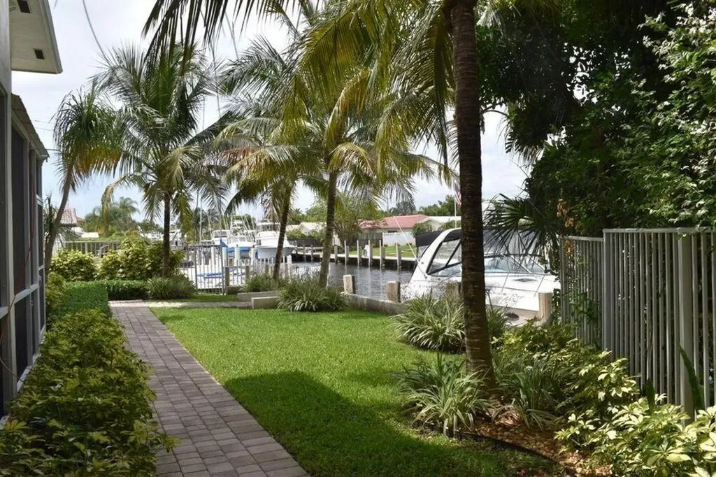 1361 NE 27 Way Pompano Beach FL