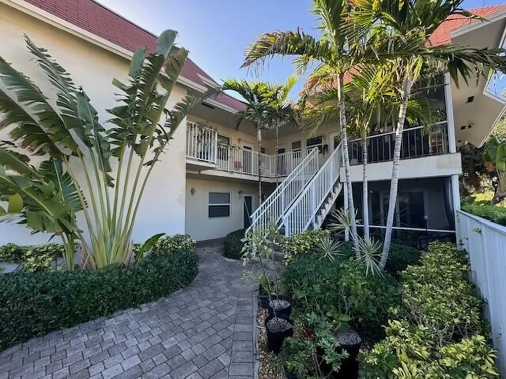 1361 NE 27 Way Pompano Beach FL