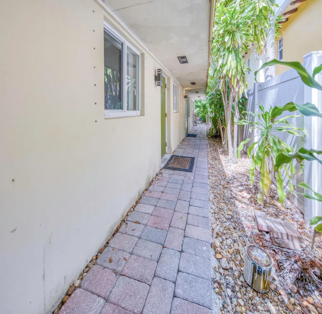 305 S Federal Highway Lake Worth Beach FL 33460