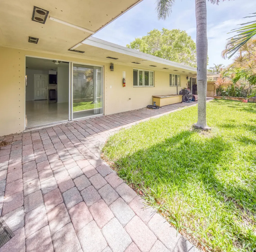 305 S Federal Highway Lake Worth Beach FL 33460