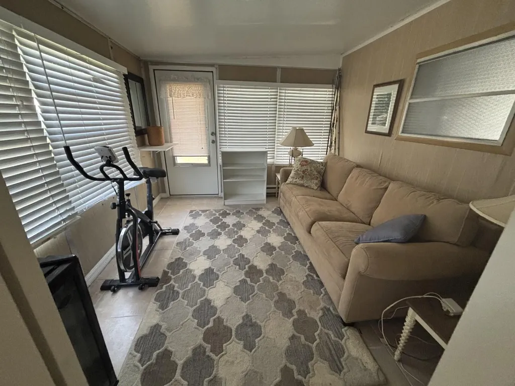 586 NE 47th Street Deerfield Beach FL 33064