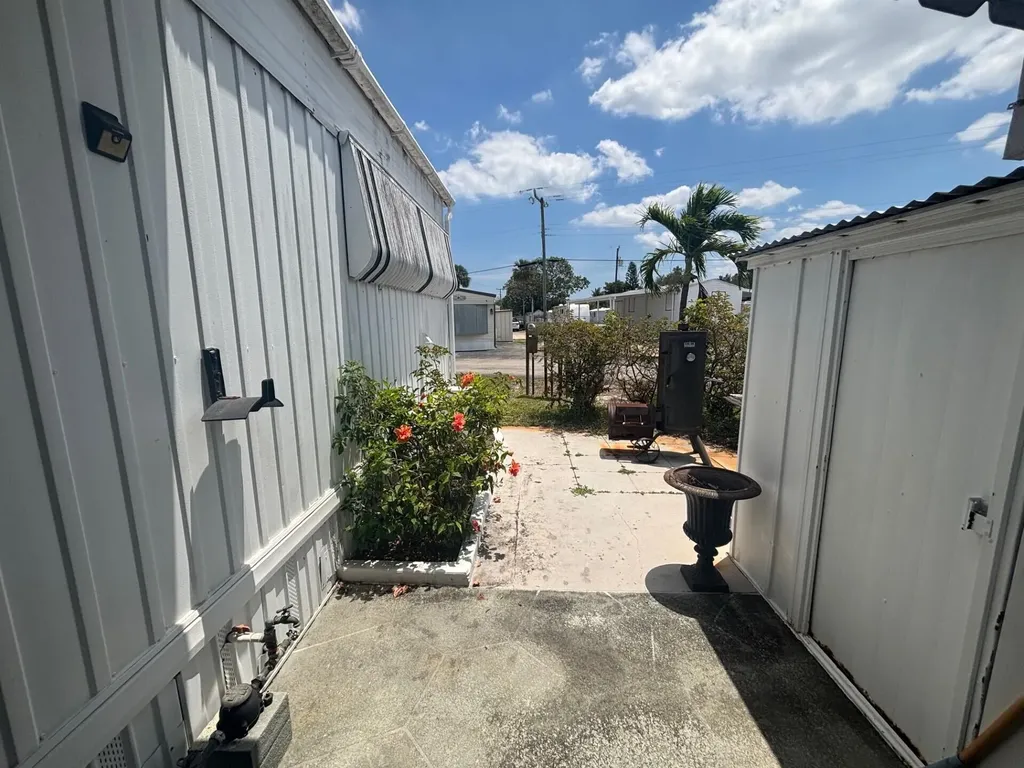 586 NE 47th Street Deerfield Beach FL 33064
