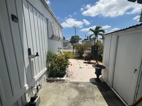 586 NE 47th Street Deerfield Beach FL 33064