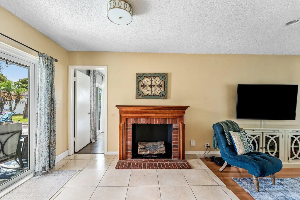 3760 NW 112th Terrace Coral Springs FL 33065