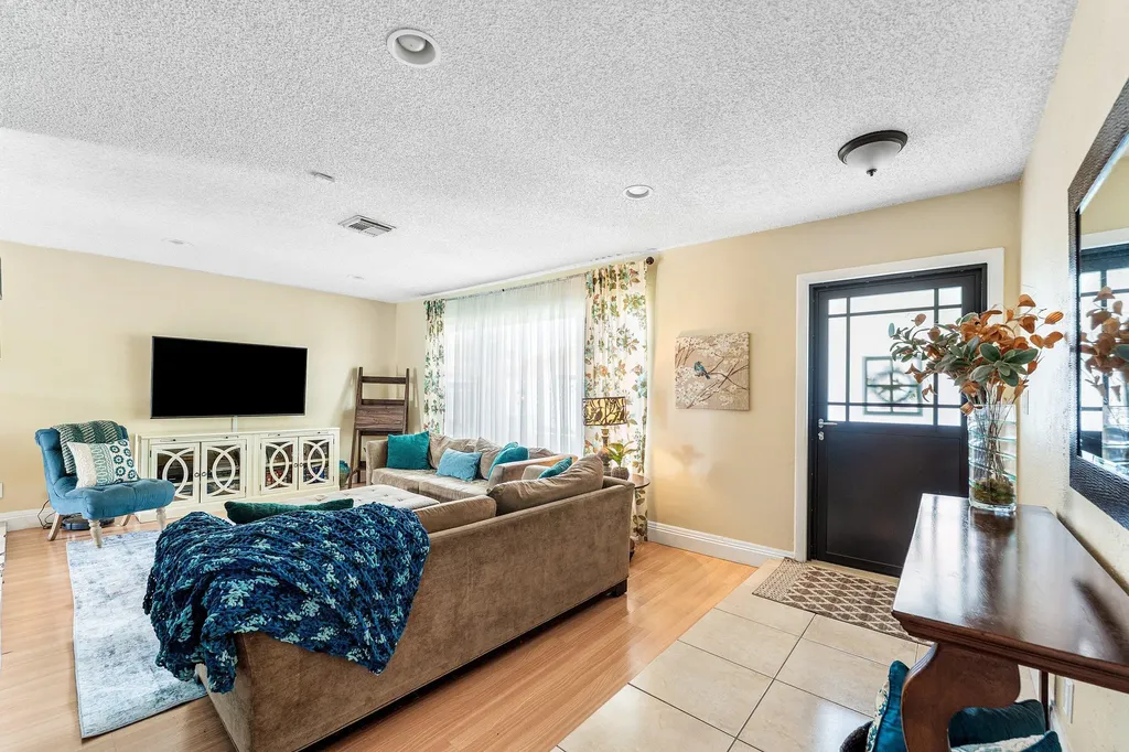 3760 NW 112th Terrace Coral Springs FL 33065