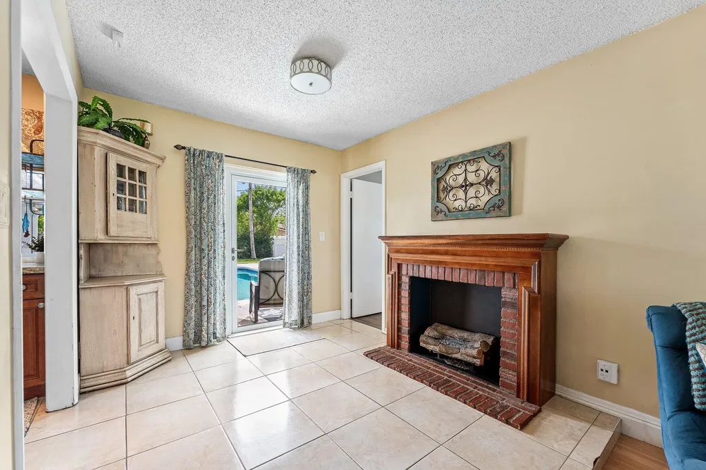 3760 NW 112th Terrace Coral Springs FL 33065