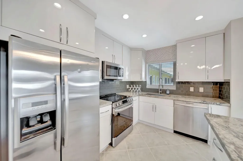 2811 NE 51 Street Fort Lauderdale FL 33308