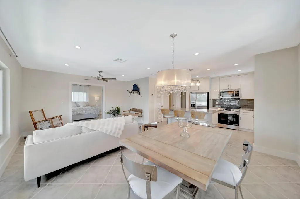 2811 NE 51 Street Fort Lauderdale FL 33308