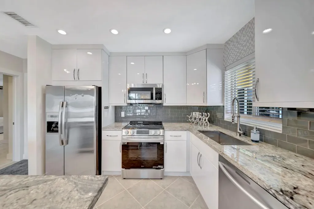2811 NE 51 Street Fort Lauderdale FL 33308