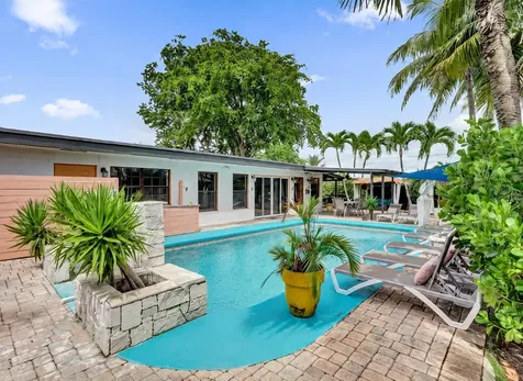 4460 NE 17th Terrace Oakland Park FL 33334