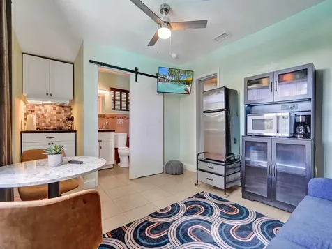 4460 NE 17th Terrace Oakland Park FL 33334