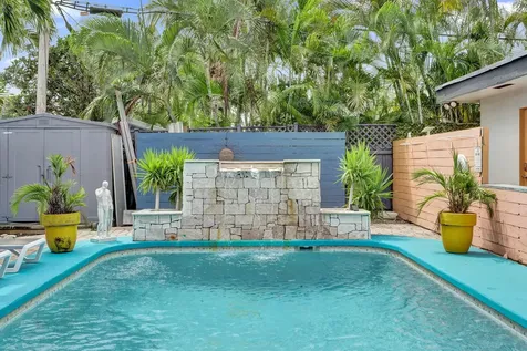 4460 NE 17th Terrace Oakland Park FL 33334
