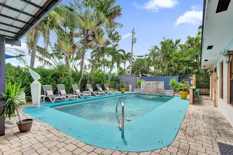 4460 NE 17th Terrace Oakland Park FL 33334