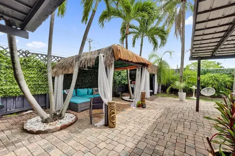 4460 NE 17th Terrace Oakland Park FL 33334