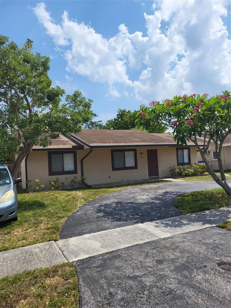 7816 SW 7th Place North Lauderdale FL 33068