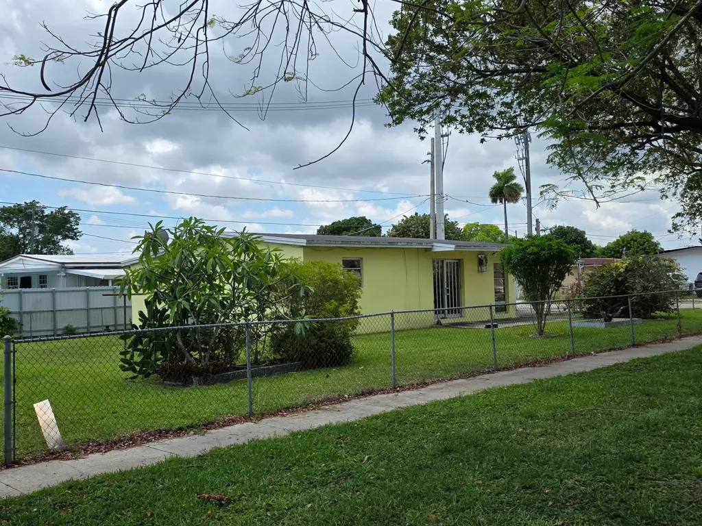 6495 W 2nd Court Hialeah FL 33012
