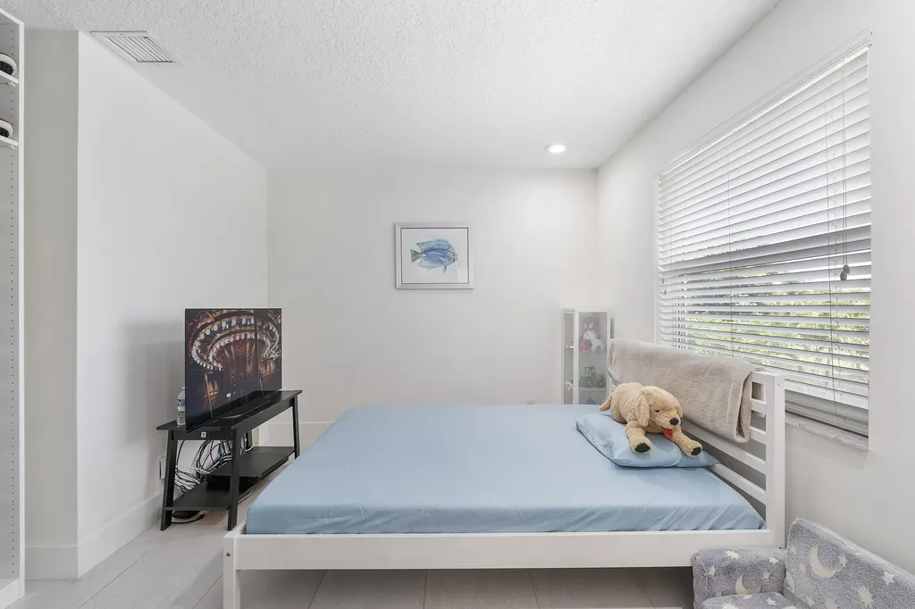 1254 NW 102nd Way Coral Springs FL 33071