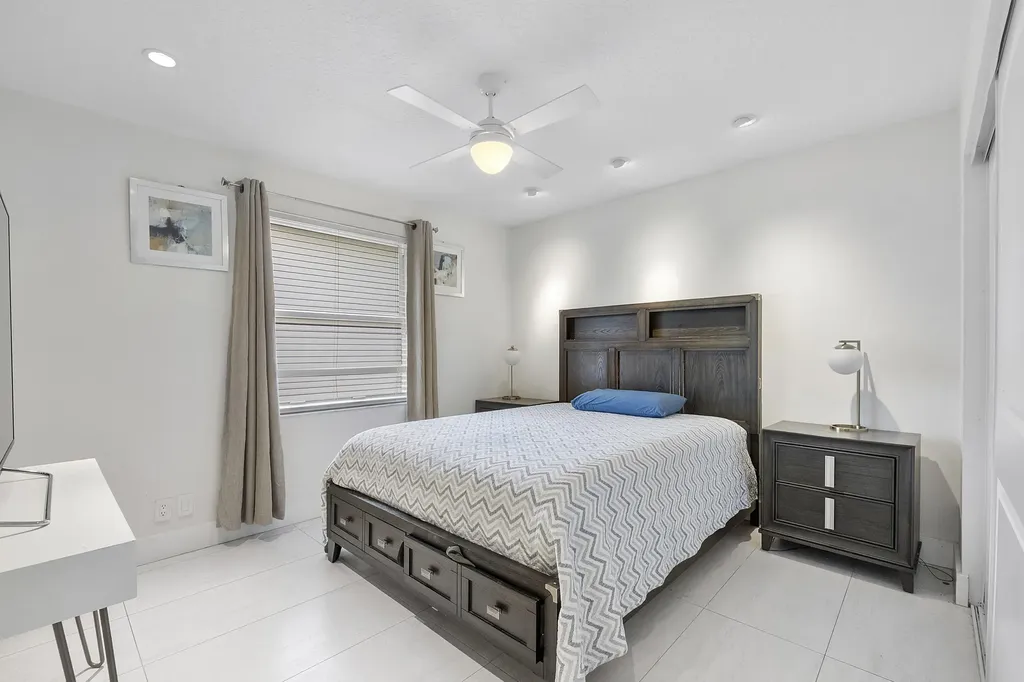 1254 NW 102nd Way Coral Springs FL 33071
