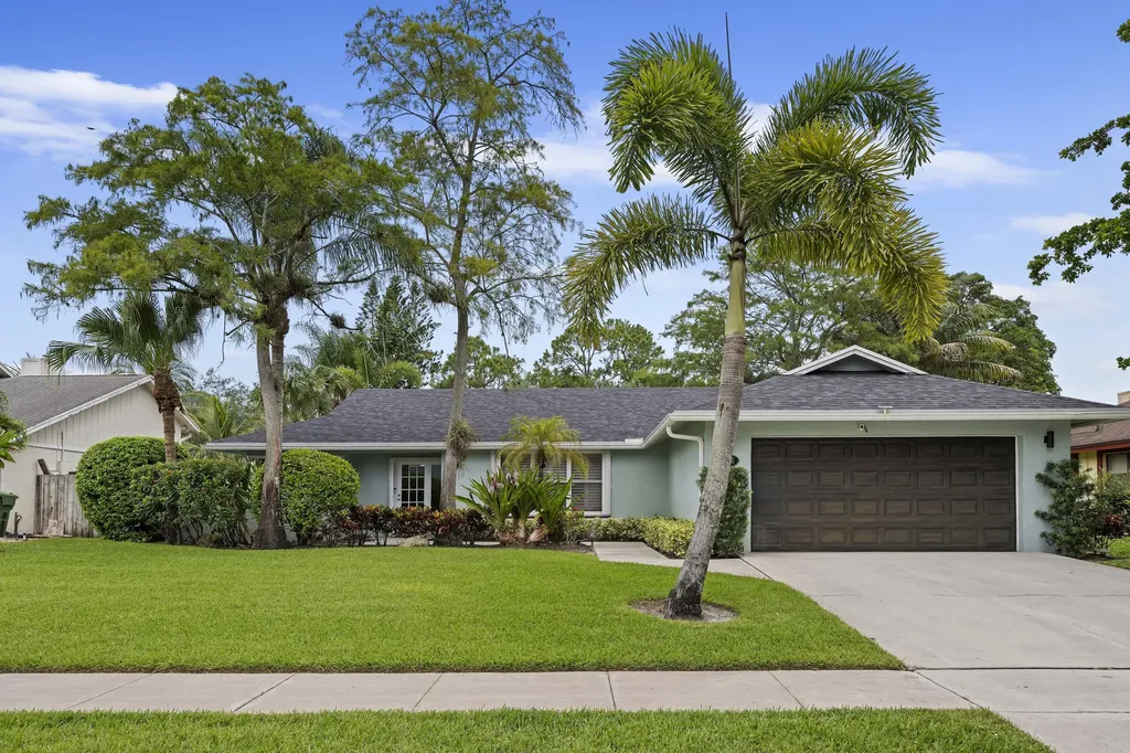 756 Juniper Place Wellington FL 33414