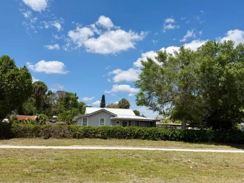 207 SE 4th Street Okeechobee FL 34974