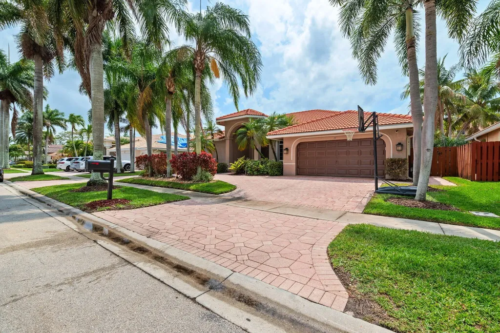 77 NW 108th Way Plantation FL 33324