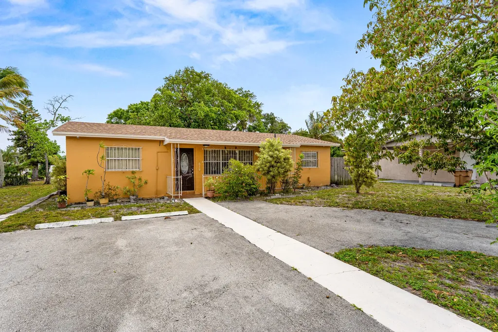 610 SW 10th Court Deerfield Beach FL 33441