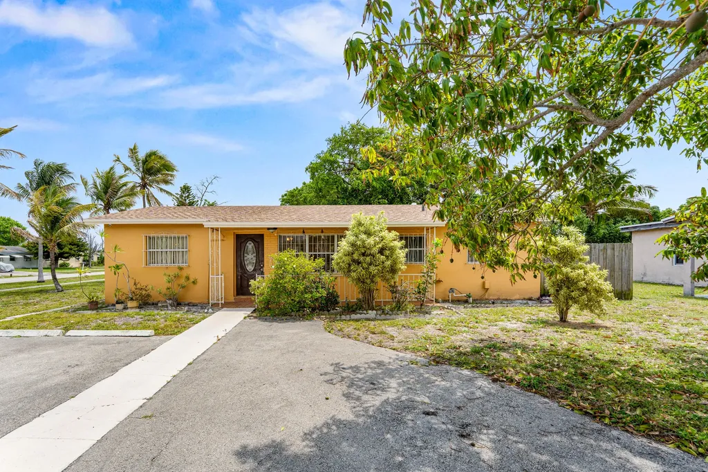 610 SW 10th Court Deerfield Beach FL 33441