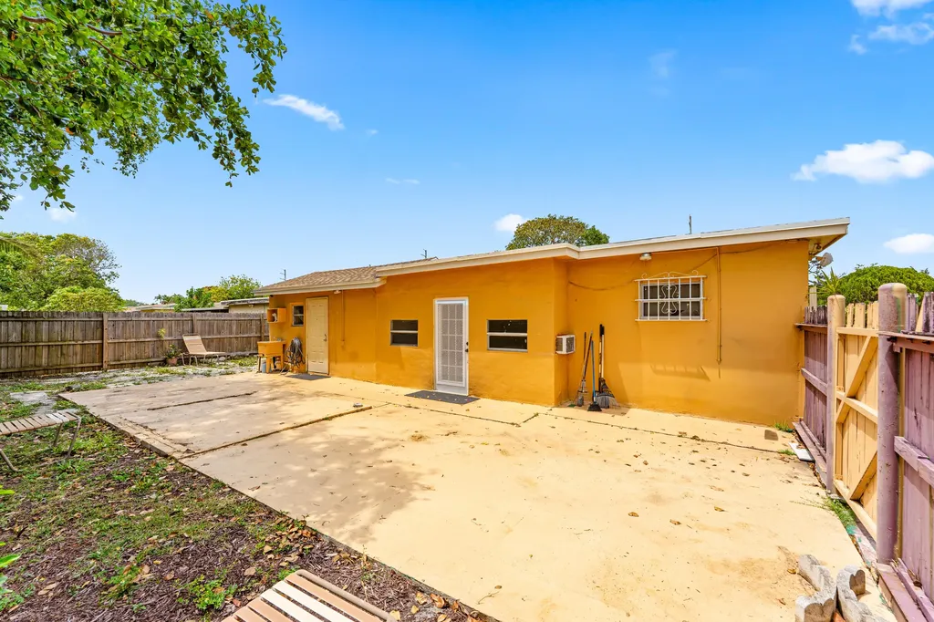 610 SW 10th Court Deerfield Beach FL 33441