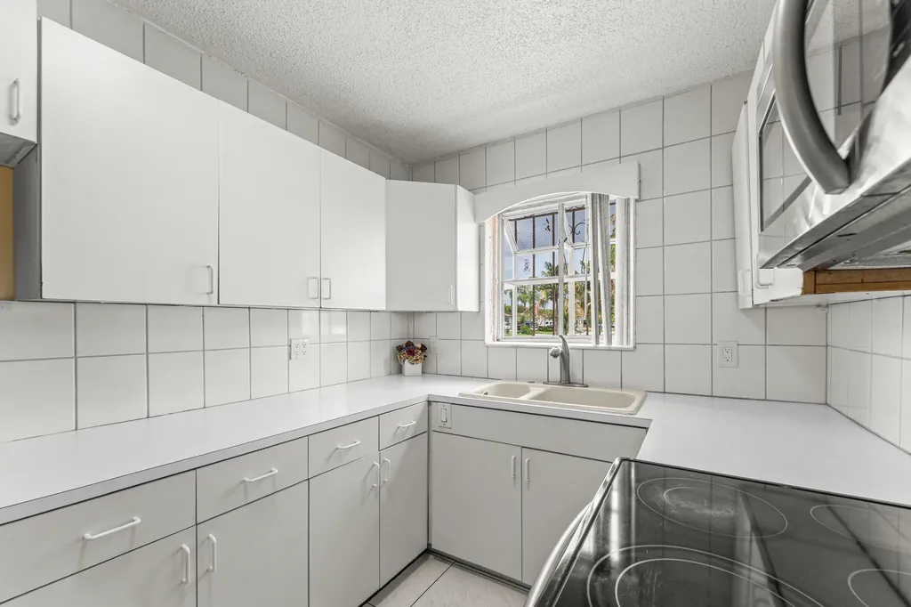 610 SW 10th Court Deerfield Beach FL 33441