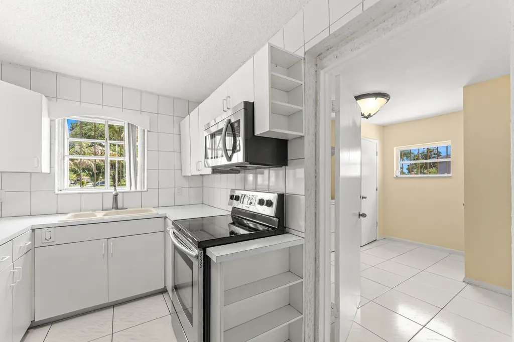 610 SW 10th Court Deerfield Beach FL 33441