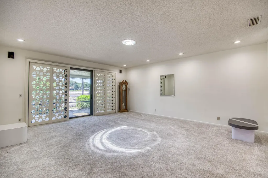 32 Glens Drive E Boynton Beach FL 33436