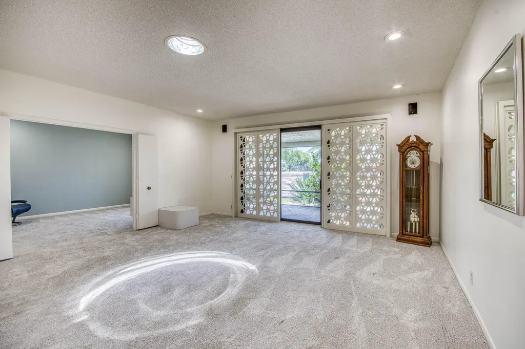 32 Glens Drive E Boynton Beach FL 33436